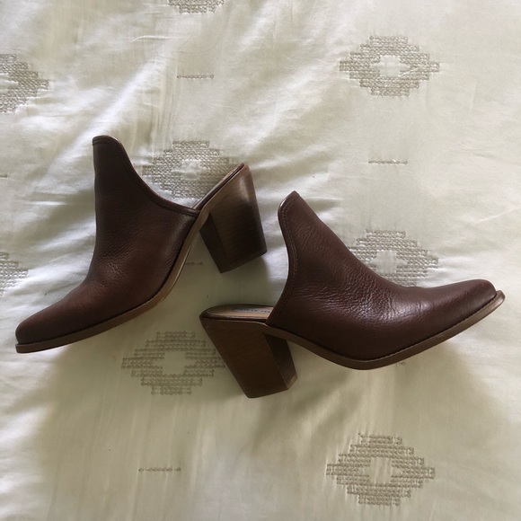 Cognac Leather Steve Madden Mules - Picture 6 of 6